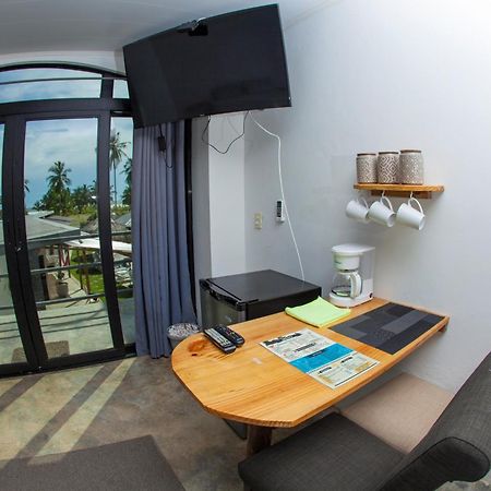 Show Pony Beach Resort And Suites 拉斯拉哈斯 外观 照片