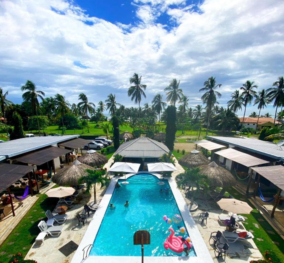 Show Pony Beach Resort And Suites 拉斯拉哈斯 外观 照片