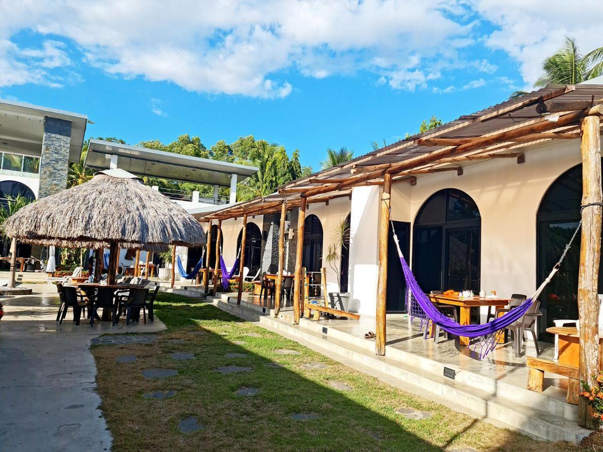 Show Pony Beach Resort And Suites 拉斯拉哈斯 外观 照片