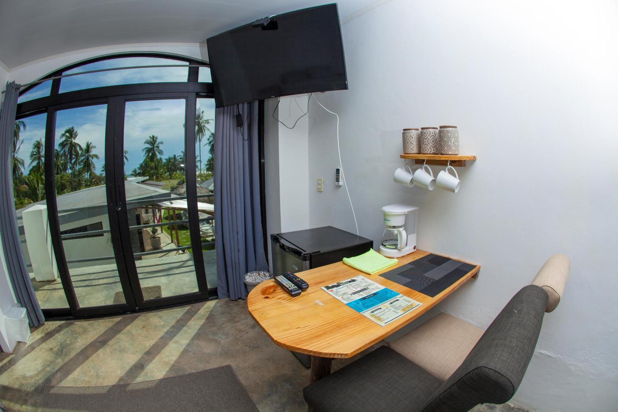 Show Pony Beach Resort And Suites 拉斯拉哈斯 外观 照片