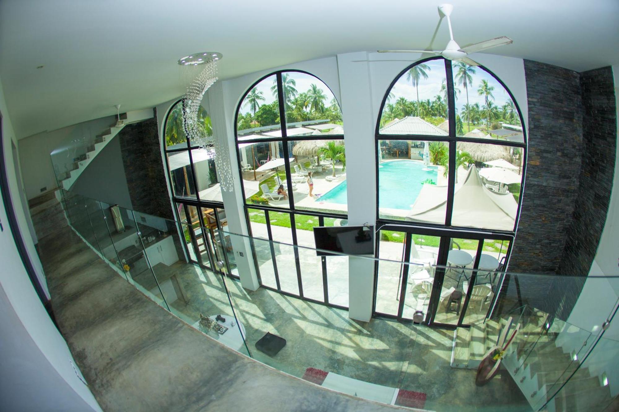 Show Pony Beach Resort And Suites 拉斯拉哈斯 外观 照片