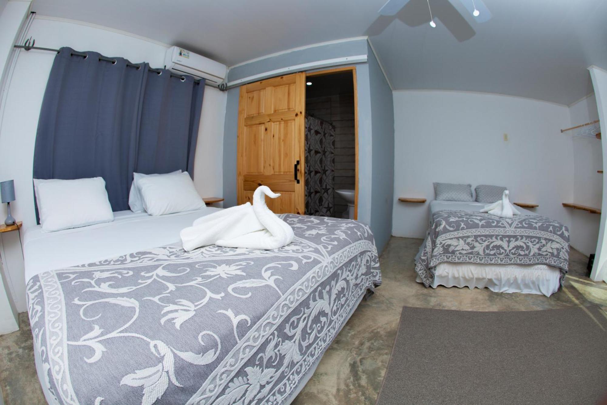 Show Pony Beach Resort And Suites 拉斯拉哈斯 外观 照片