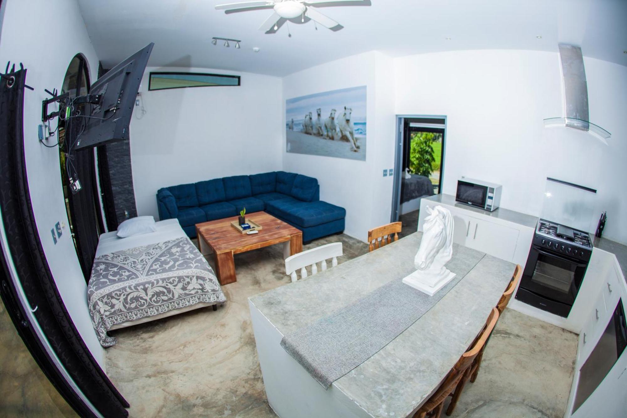 Show Pony Beach Resort And Suites 拉斯拉哈斯 外观 照片